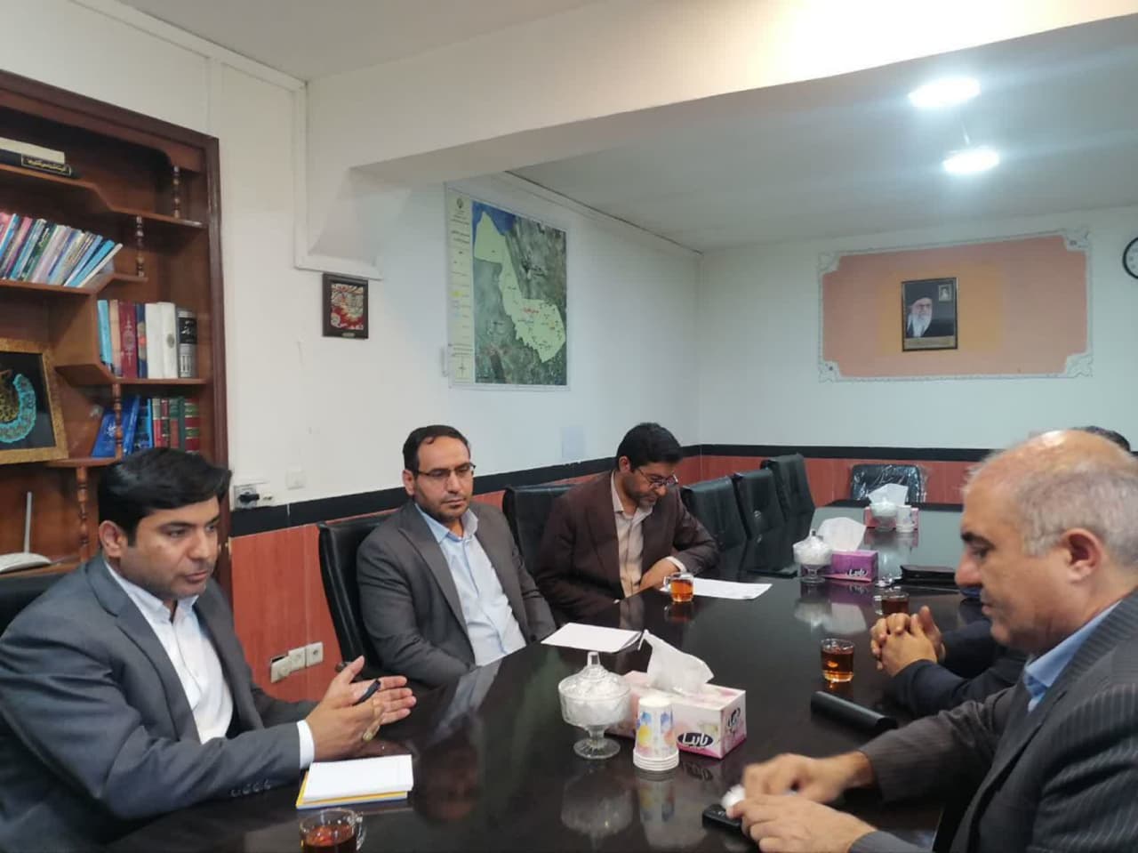 بررسی مشکلات شعبه بانک ملی چهاربرج در جلسه مشترک فرمانداری و مدیران بانکی