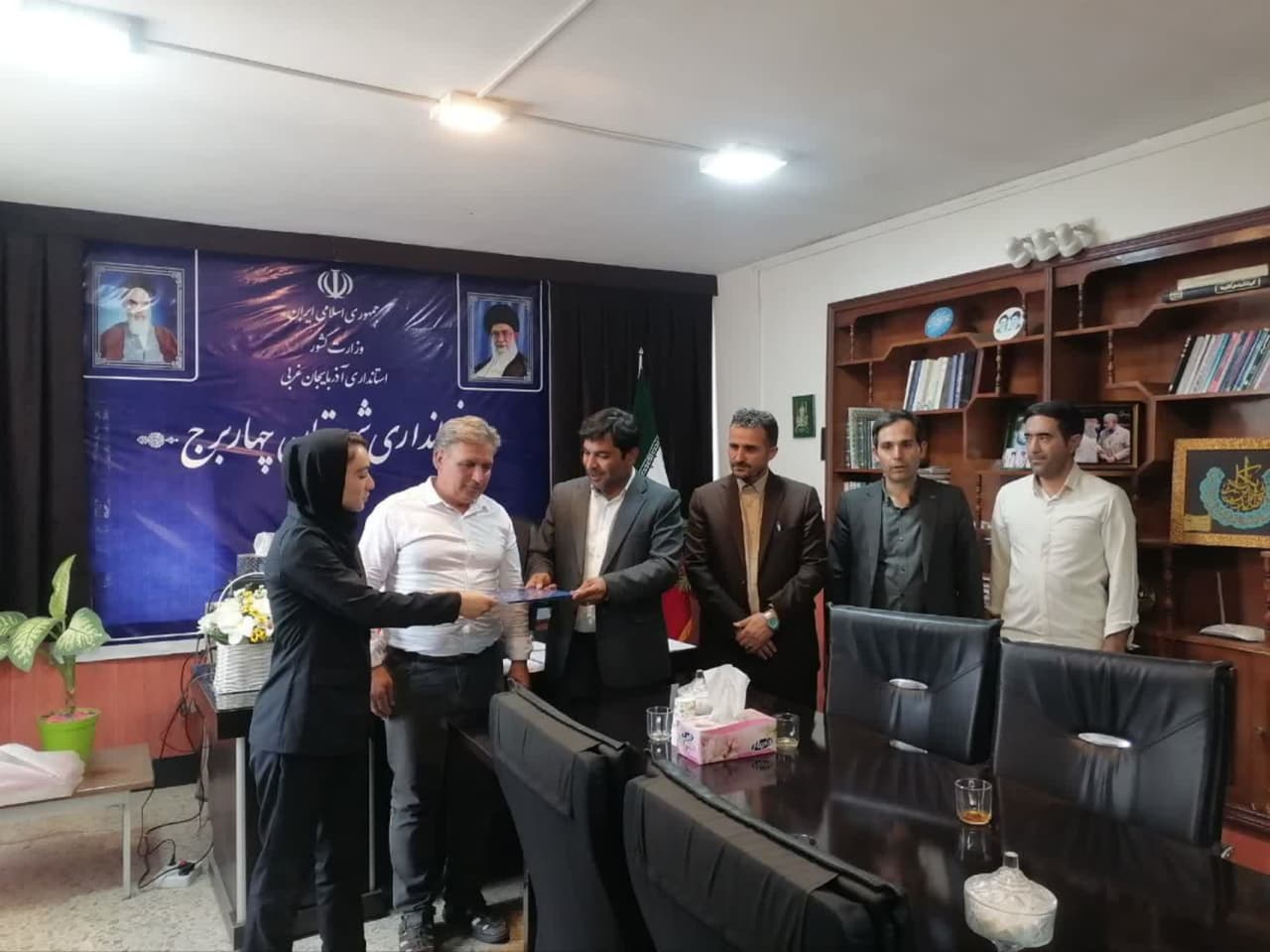 تقدیر فرماندار چهاربرج از بانوی ورزشکار دانش آموز