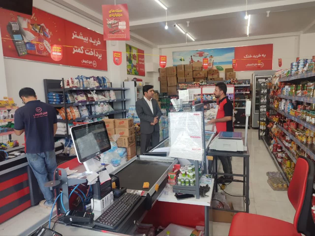 ادامه بازدید فرماندار چهاربرج از نانوایی ها، فروشگاه‌ها و مراکز خرید در پی تشدید نظارت ها