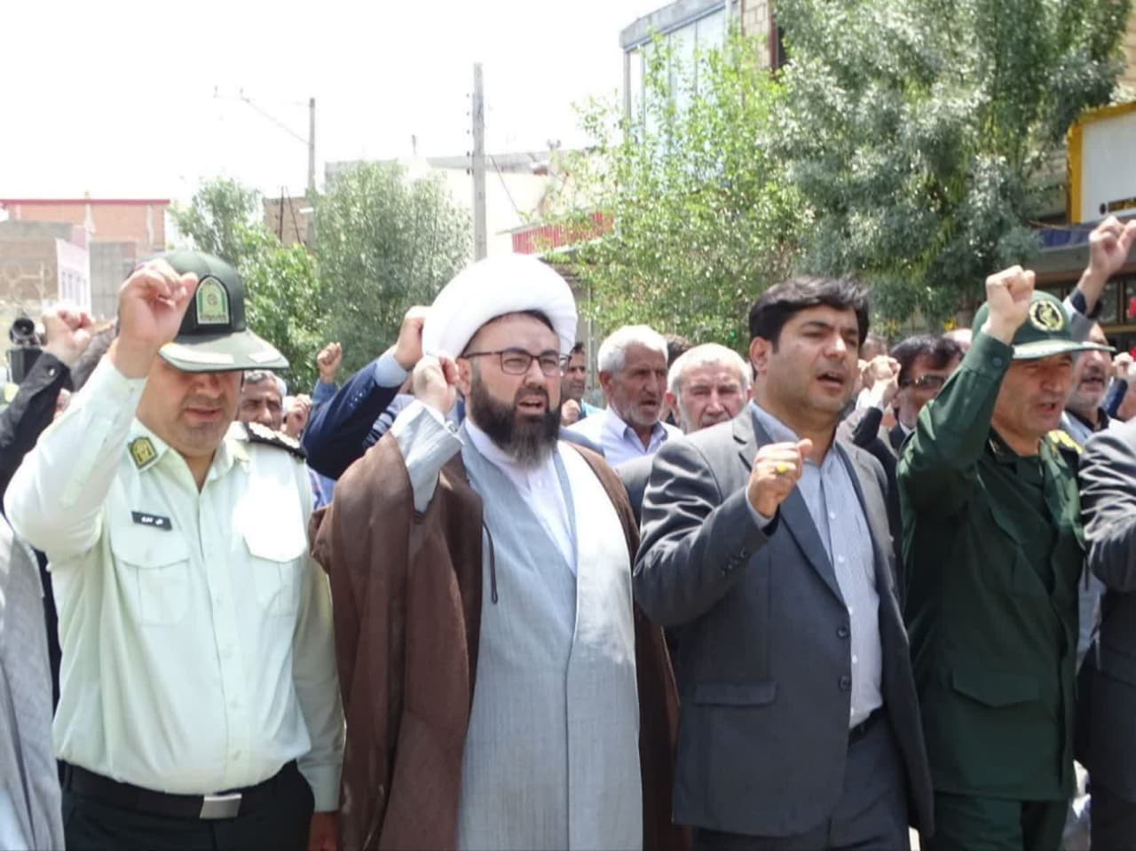 موج خشم عمومی در چهاربرج؛ محکومیت جنایات رژیم صهیونیستی توسط نمازگزاران