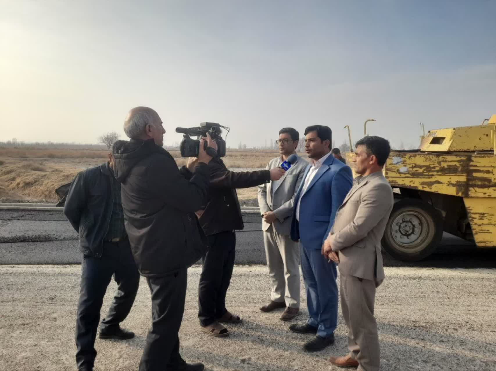 آسفالت‌ریزی معابر روستای مرادخانلو  با اجرای 5 هزار مترمربع آسفالت با اعتبار 35 میلیارد ریال