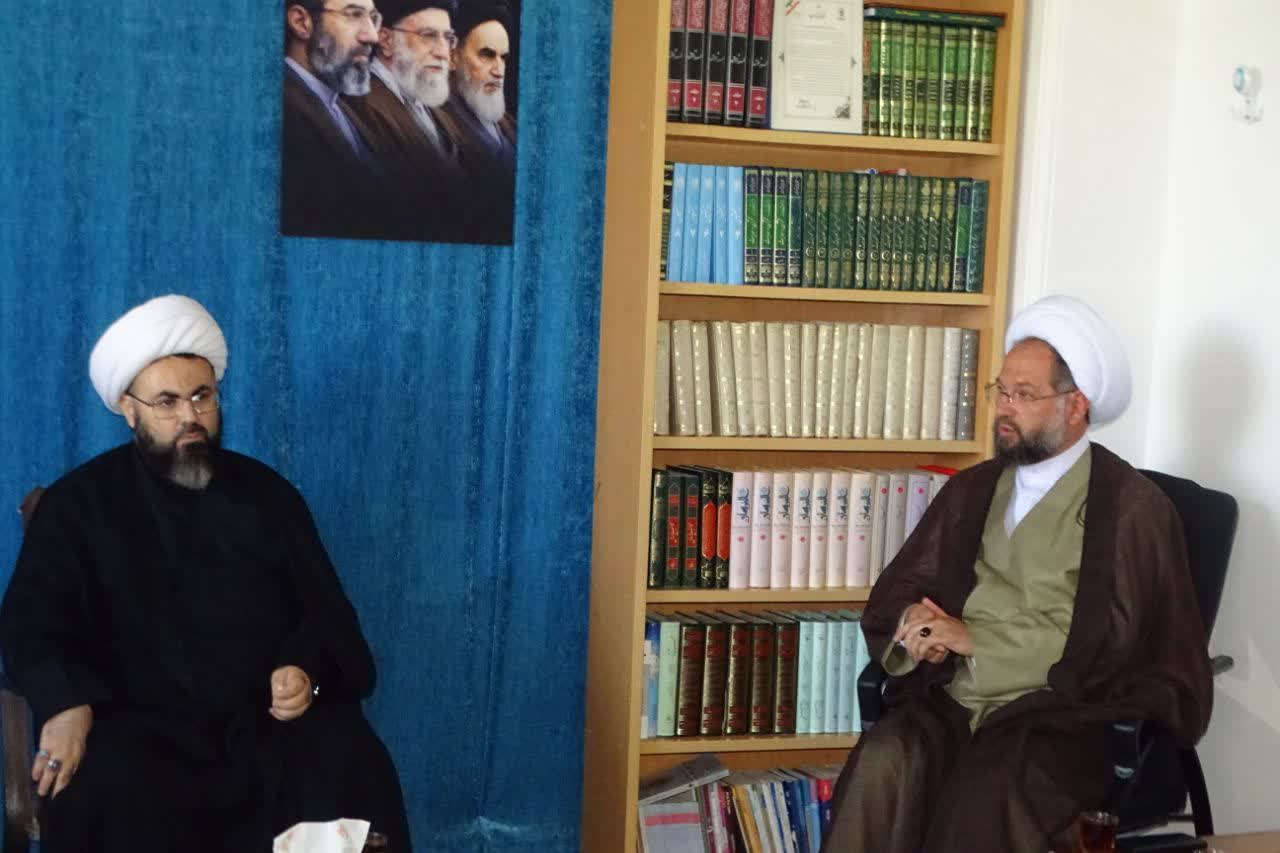 تأکید بر توسعه فعالیت‌های فرهنگی بقاع متبرکه و ترویج فرهنگ وقف در دیدار مسئولان استانی با امام جمعه چهاربرج