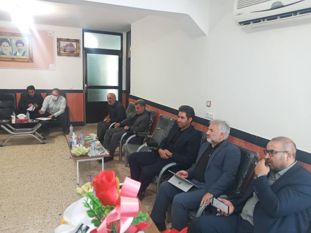 جلسه بررسی لوله گذاری شبکه آبرسانی برای کشاورزان چهاربرج