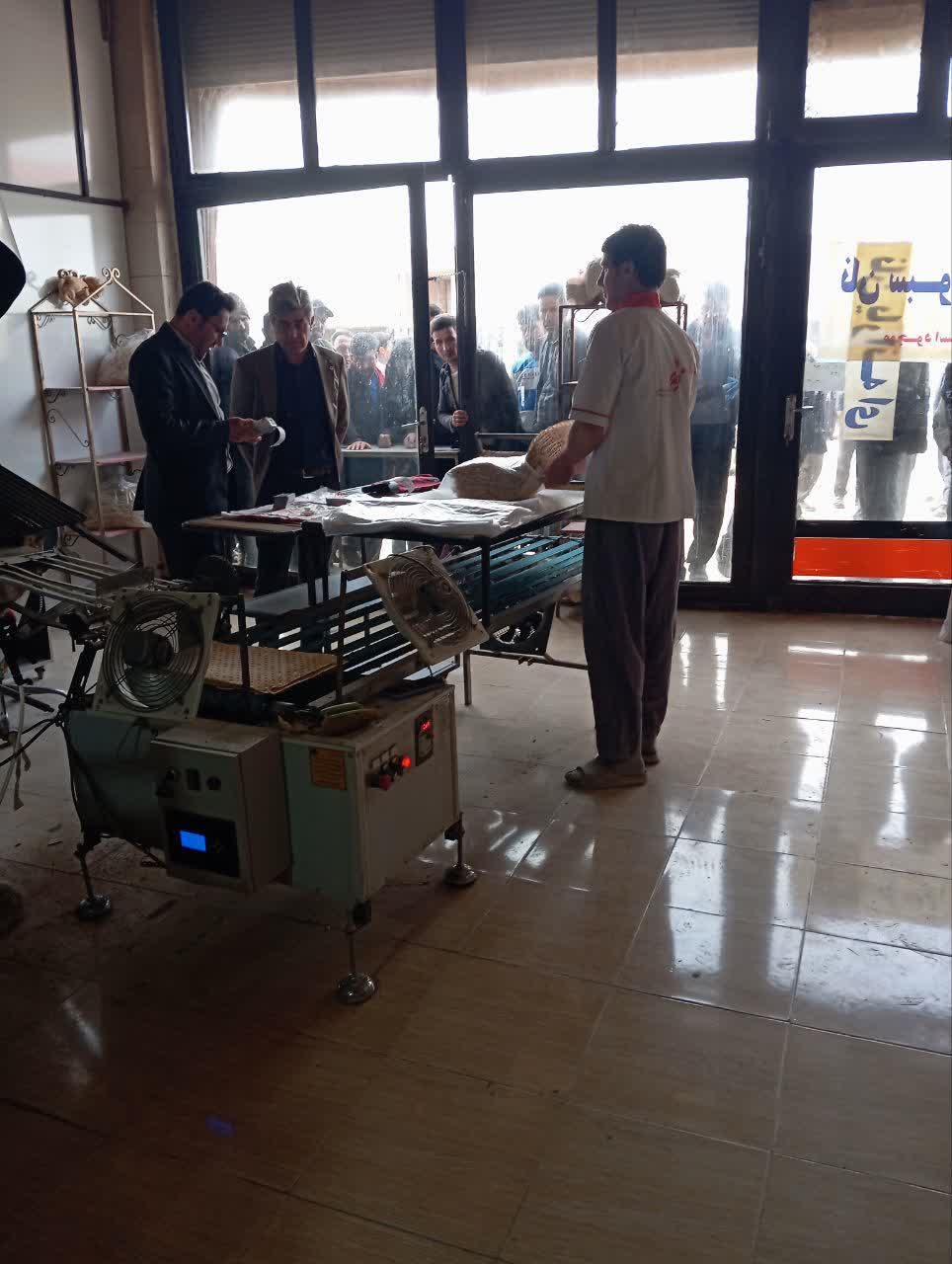 بازدید سرزده فرماندار چهاربرج از نانوایی‌های روستایی