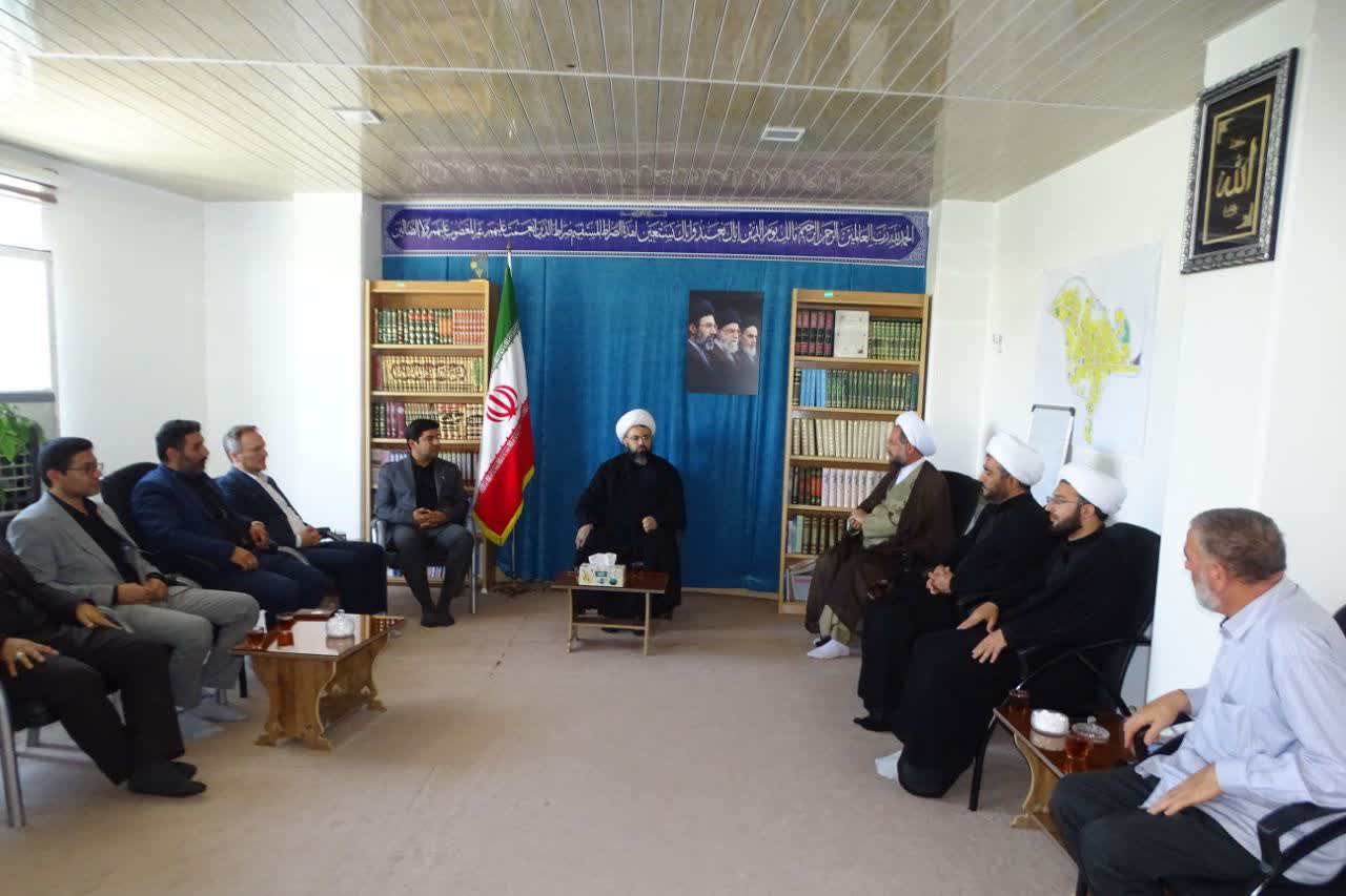تأکید بر توسعه فعالیت‌های فرهنگی بقاع متبرکه و ترویج فرهنگ وقف در دیدار مسئولان استانی با امام جمعه چهاربرج