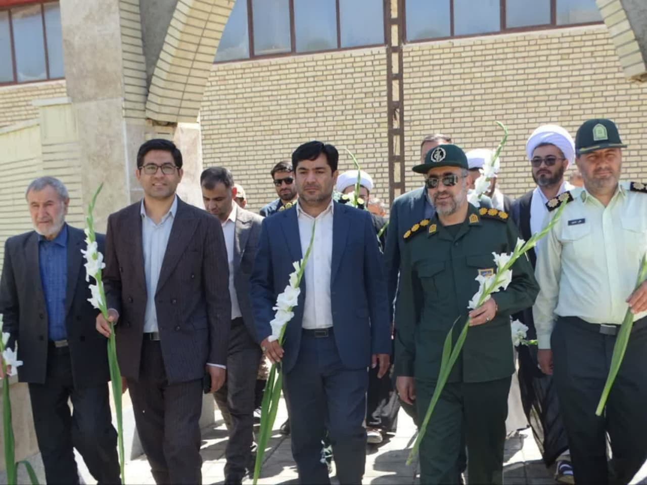 مراسم غبارروبی مزار شهدا به مناسبت سوم خرداد در چهاربرج برگزار شد