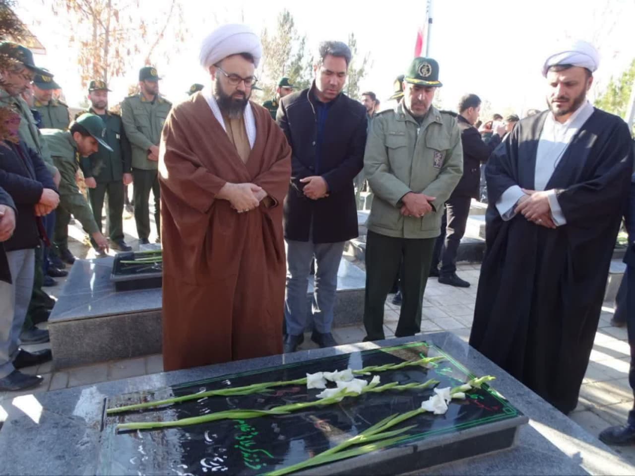 مراسم غبارروبی گلزار شهدا به مناسبت پنجمین سالگرد شهادت سردار سلیمانی