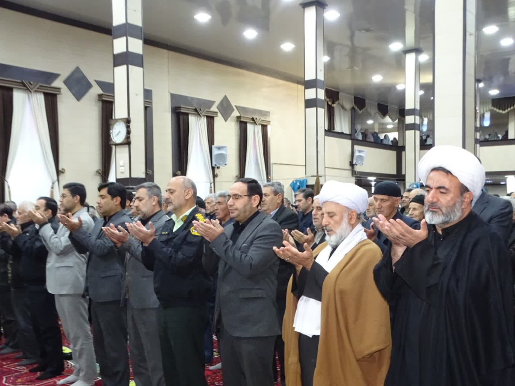 اقامه باشکوه نماز عید سعید فطر در شهرستان چهاربرج