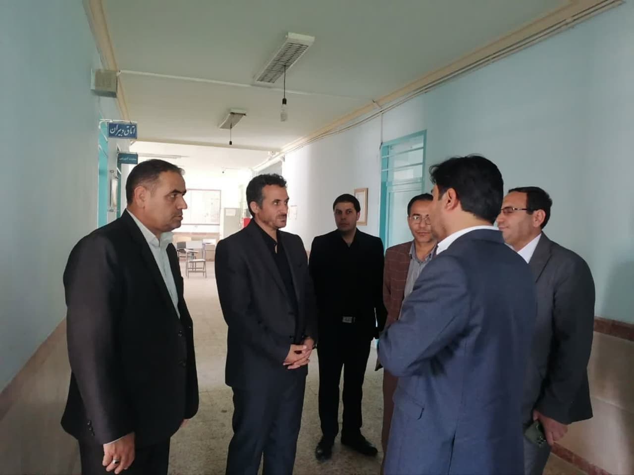 بازدید فرماندار چهاربرج از هنرستان پسرانه با هدف تجهیز کارگاهها و بررسی امکان استقرار موقت اداره فنیوحرفهای