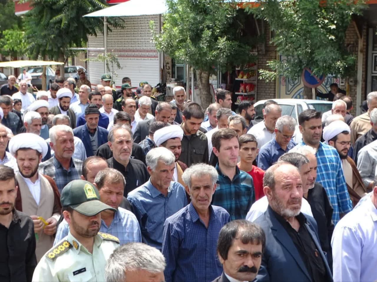 موج خشم عمومی در چهاربرج؛ محکومیت جنایات رژیم صهیونیستی توسط نمازگزاران