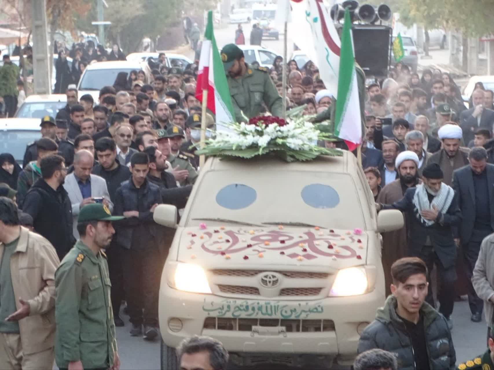 استقبال باشکوه مردم چهاربرج از پیکر شهید گمنام