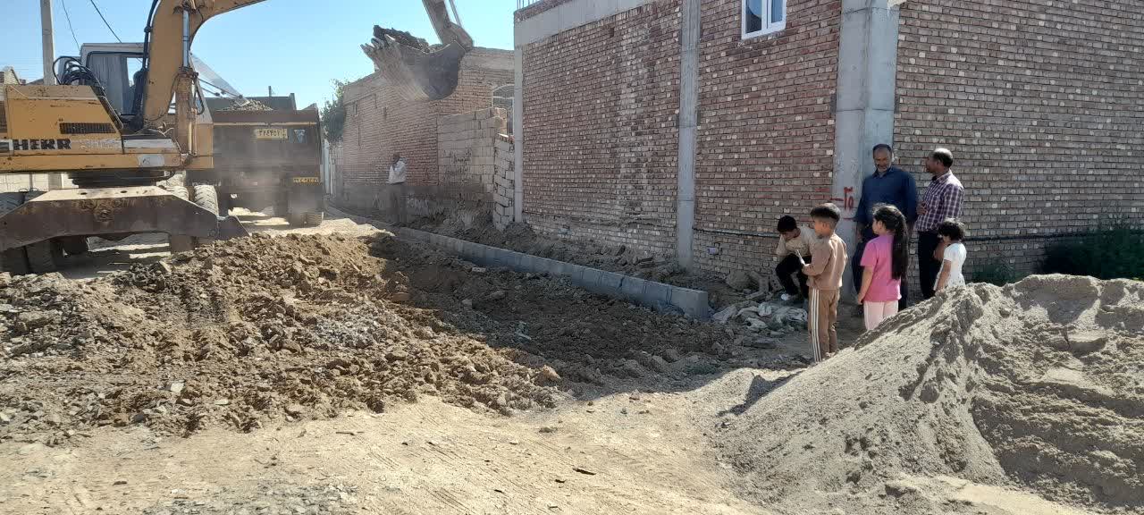 آغاز عملیات زیرسازی و بهسازی معابر روستای شعبانلو