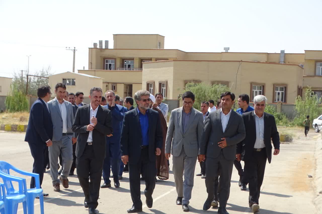 افتتاح زمین چمن مصنوعی دانشآموزی همزمان با هفته دولت