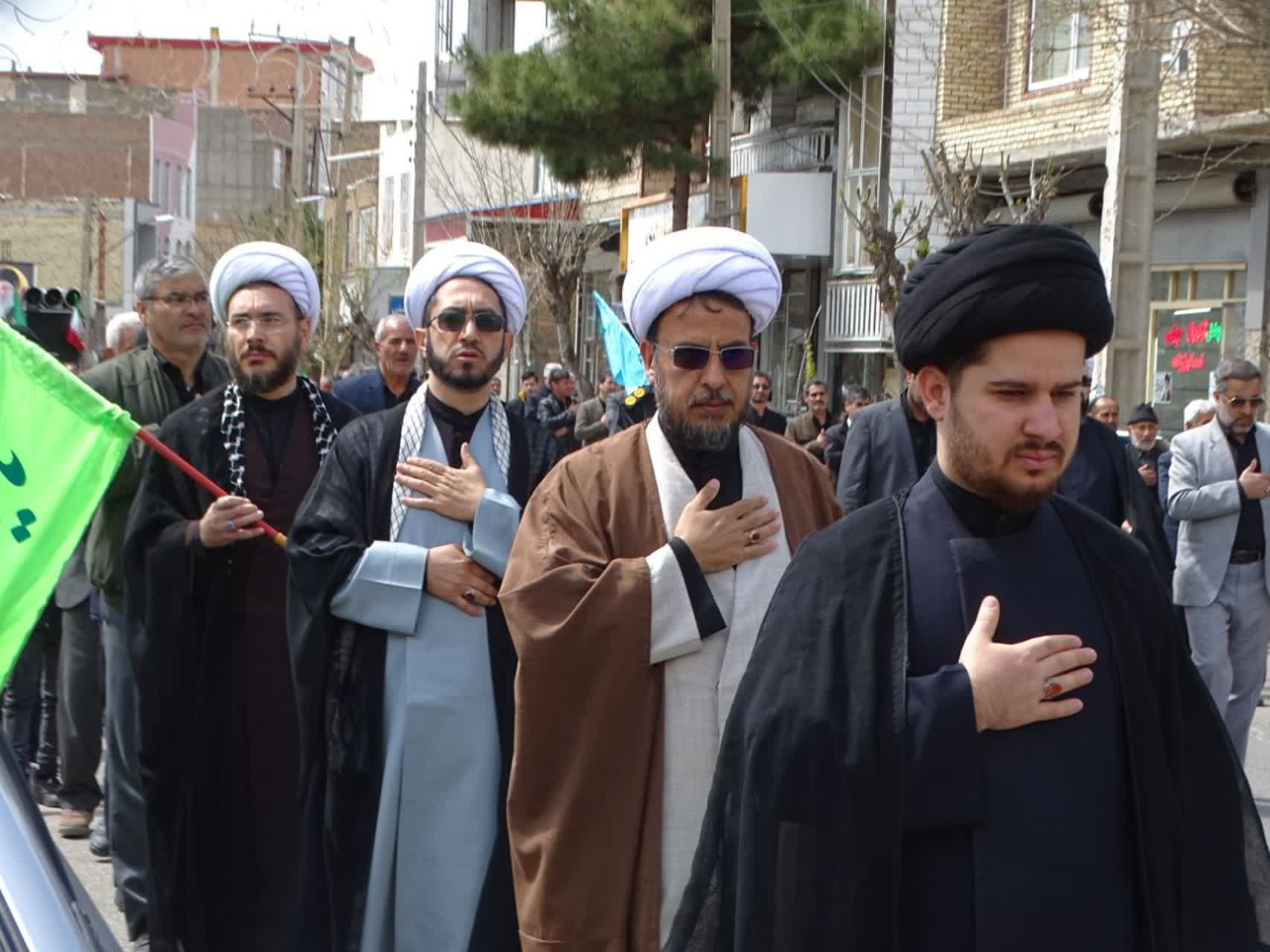 چهاربرج در سوگ «رهبر شهید» و شهدای مدرسه میناب