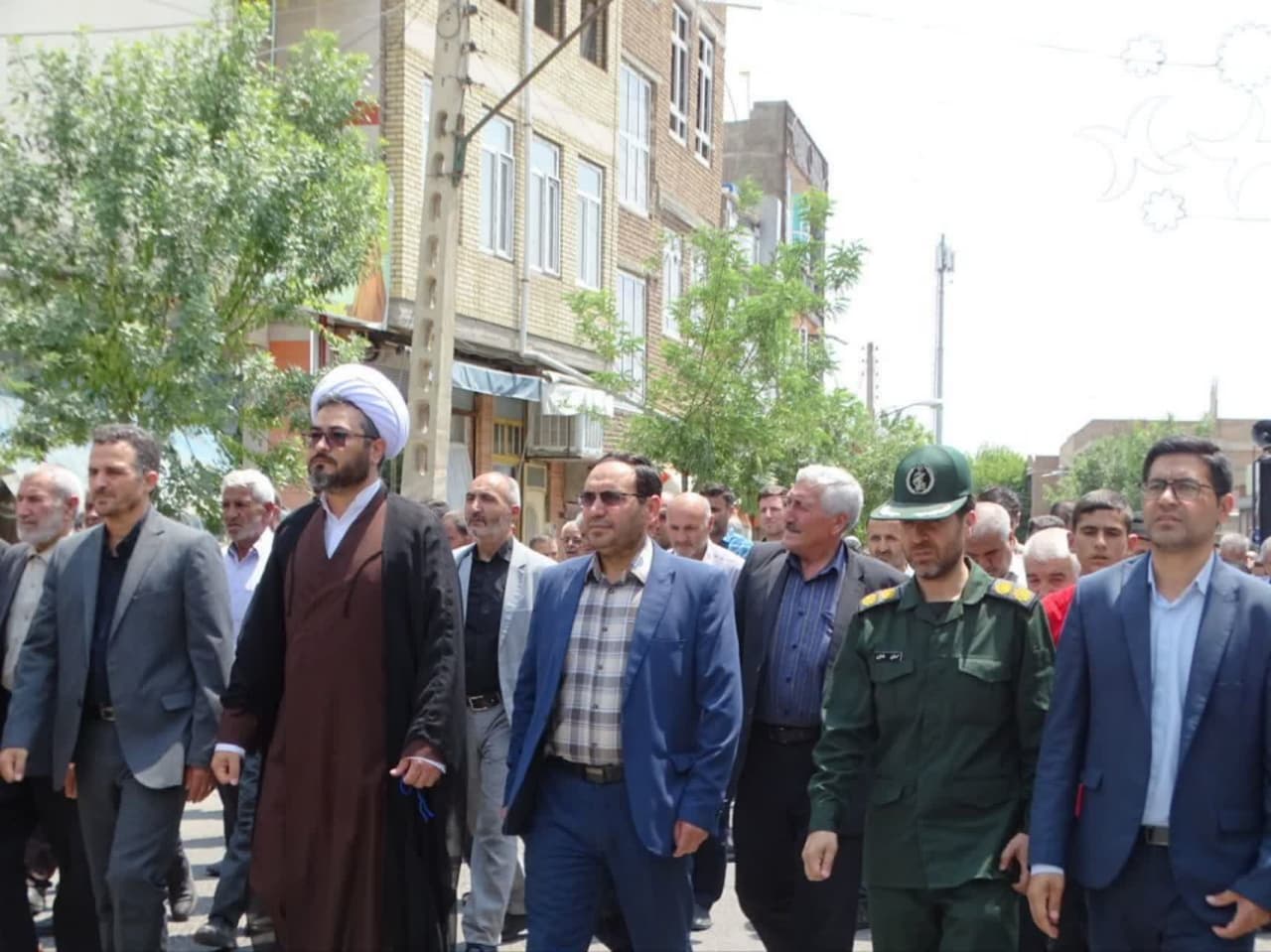 موج خشم عمومی در چهاربرج؛ محکومیت جنایات رژیم صهیونیستی توسط نمازگزاران