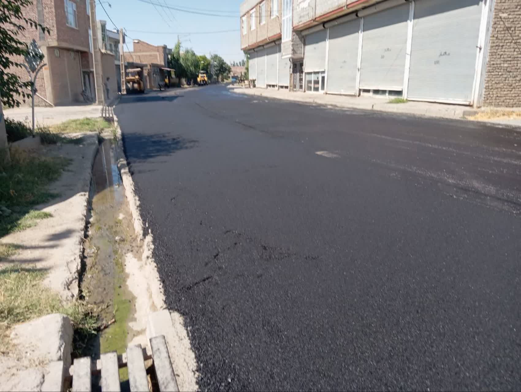 گامی دیگر در جهت توسعه راه‌های روستایی؛ بازدید مسئولان از پروژه آسفالت‌ریزی محور فیروزآباد با اعتباری بیش از 100 میلیارد ریال