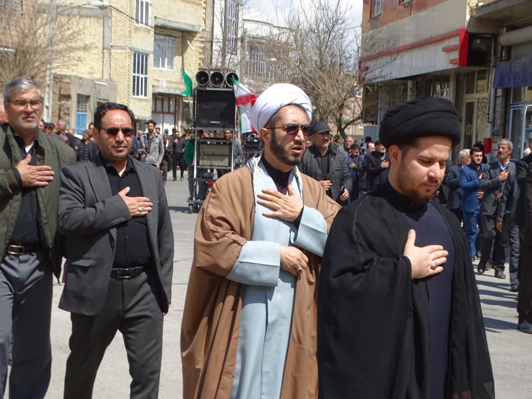 چهاربرج در سوگ «رهبر شهید» و شهدای مدرسه میناب