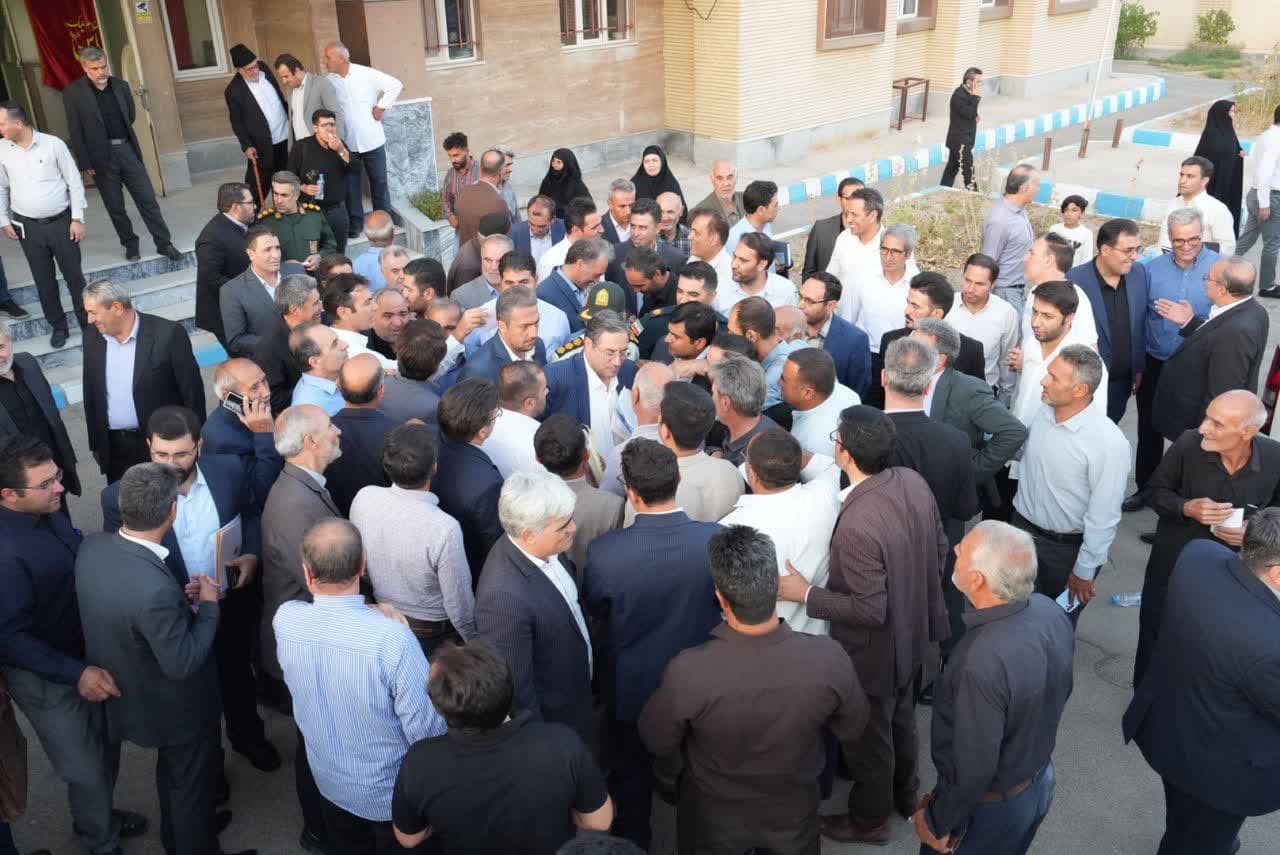 دیدار استاندار آذربایجان‌غربی با بازاریان و مردم شهرستان چهاربرج