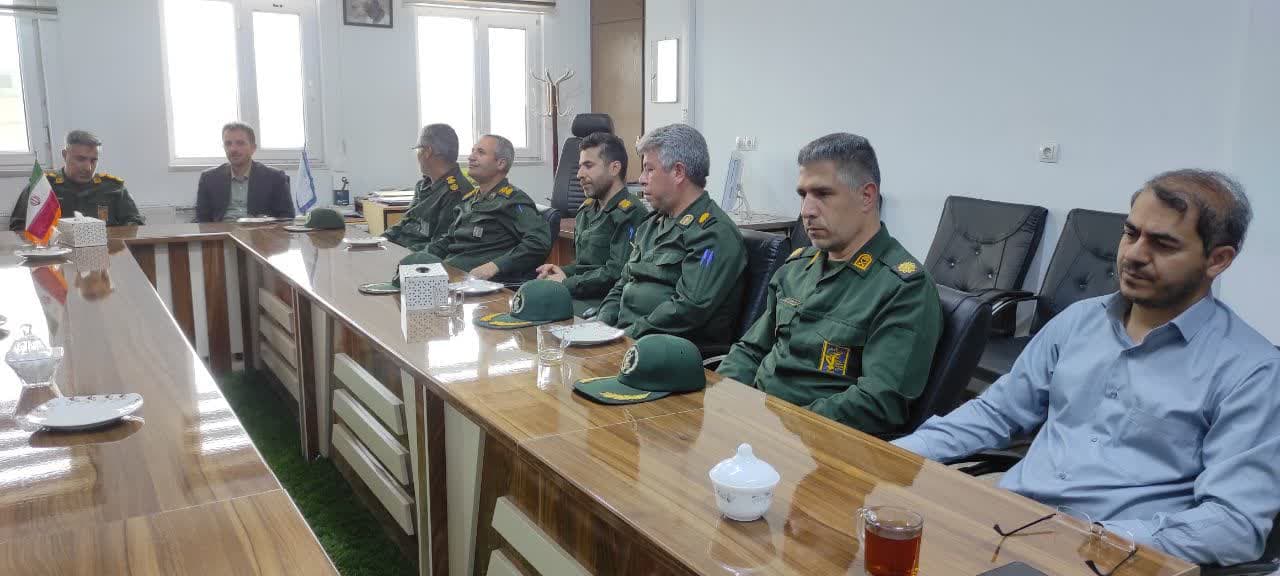 دیدار جمعی از مسئولین چهاربرج با مدیریت آموزش و پرورش به مناسبت هفته معلم