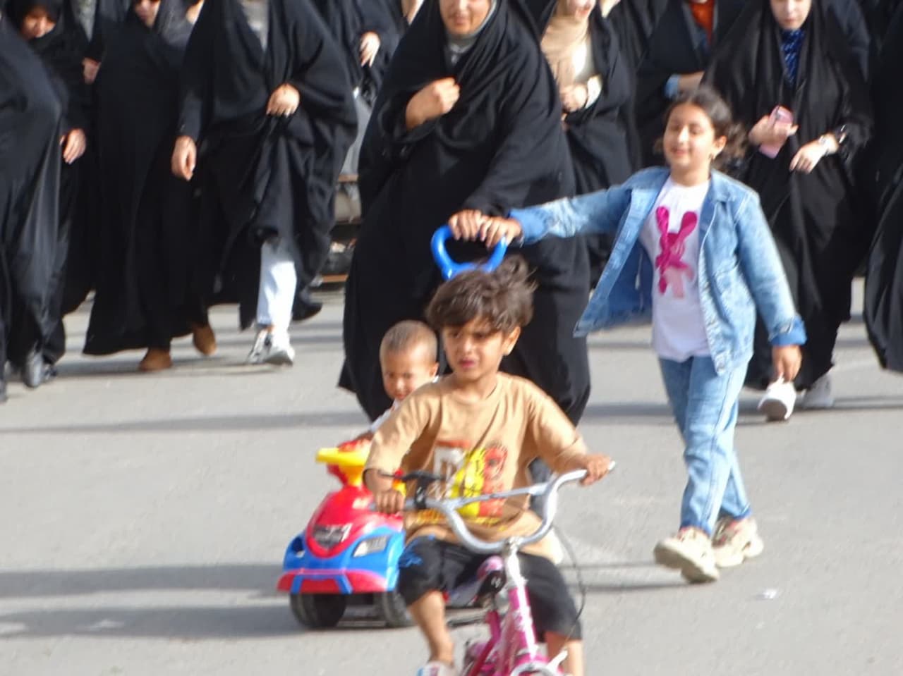 همایش پیادهروی خانوادگی با رویکرد حمایت از خانواده و جوانی جمعیت در شهرستان چهاربرج برگزار شد