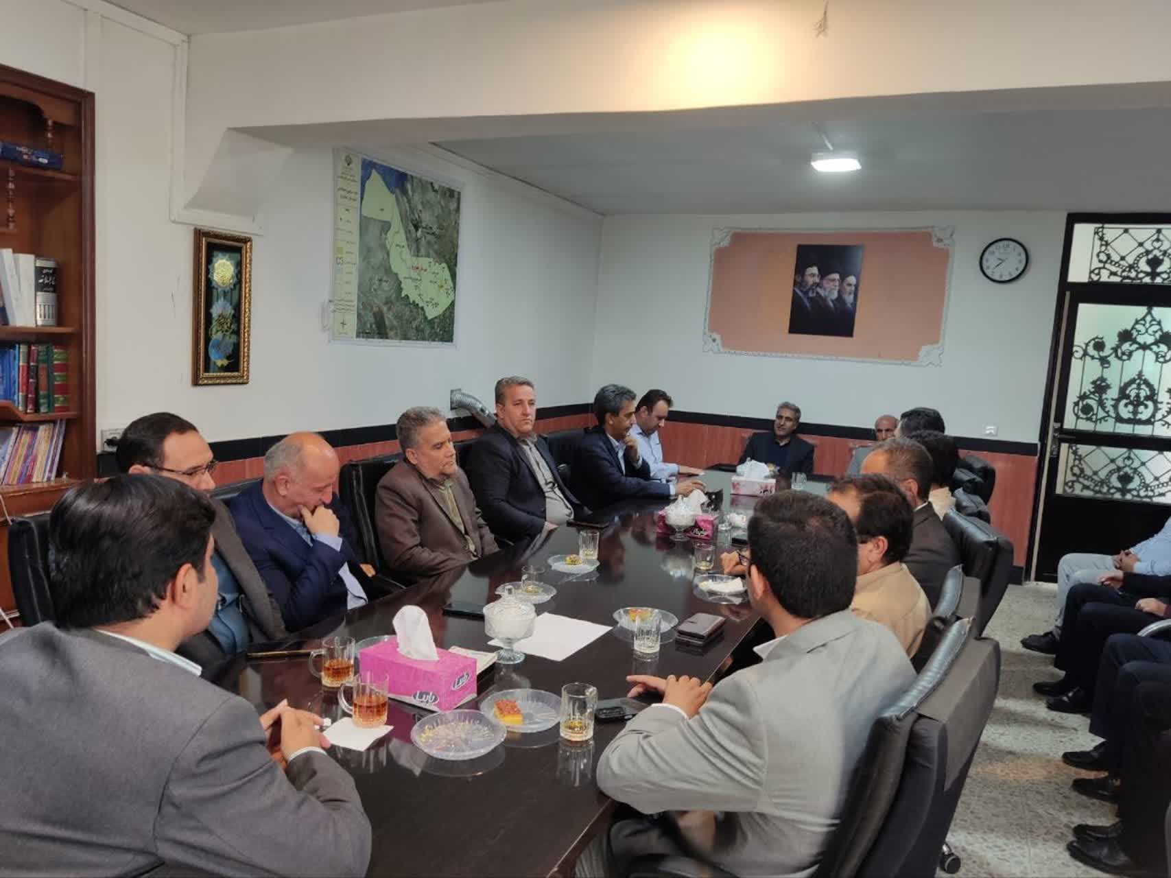 دیدار اعضای شورای اداری شهرستان چهاربرج با فرماندار به مناسبت هفته دولت
