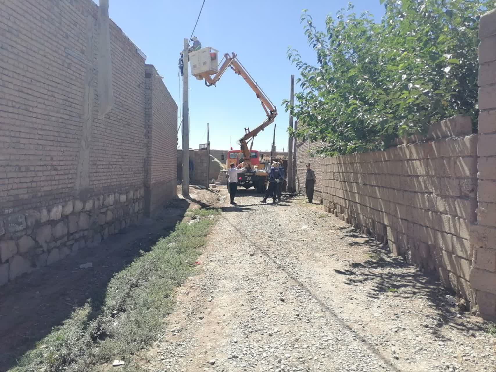 آغاز عملیات اصلاح شبکه برق‌رسانی شهری و روستایی چهاربرج به طول 25 کیلومتر با اعتبار 220میلیارد ریال