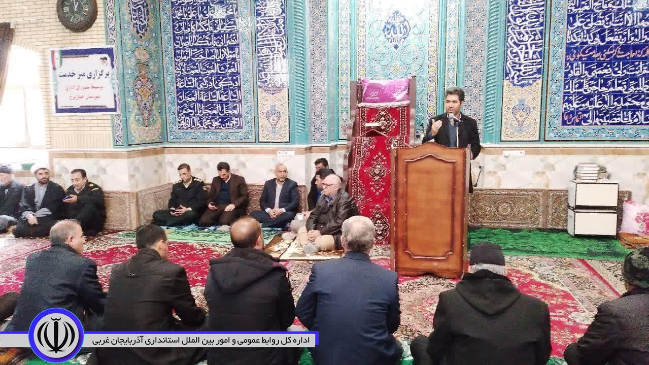 برپایی میز خدمت توسط فرمانداری شهرستان چهاربرج در روستای خزینه جدید