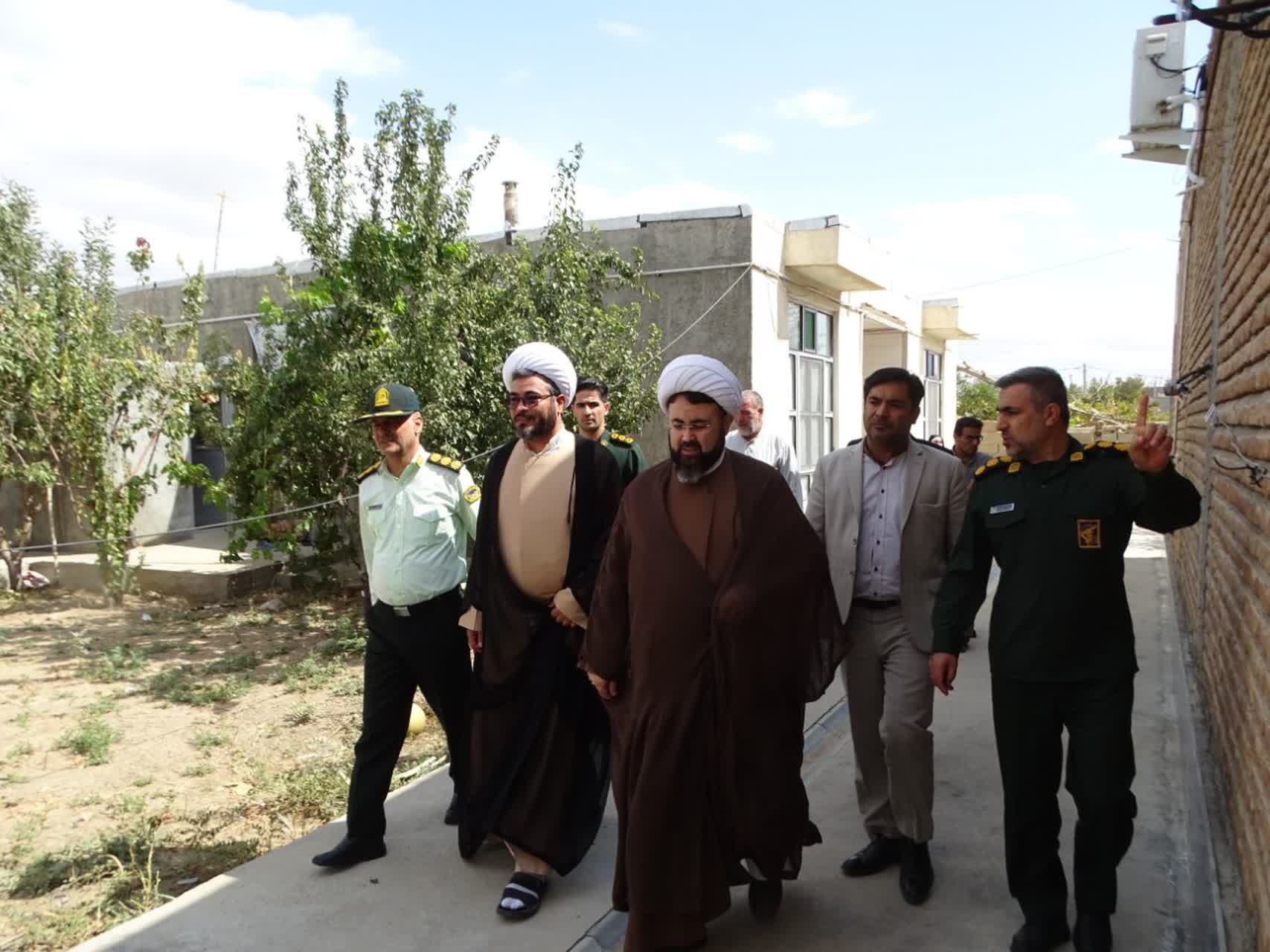 دیدار و تجلیل مسئولان شهرستان چهاربرج از خانوادههای معظم شهید بابایی و شهید جابری