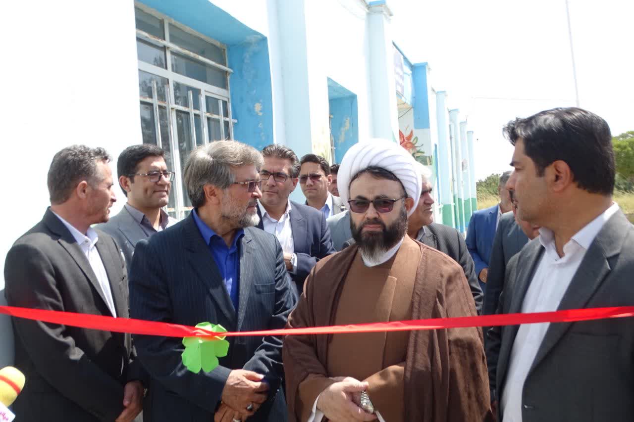 افتتاح زمین چمن مصنوعی دانشآموزی همزمان با هفته دولت