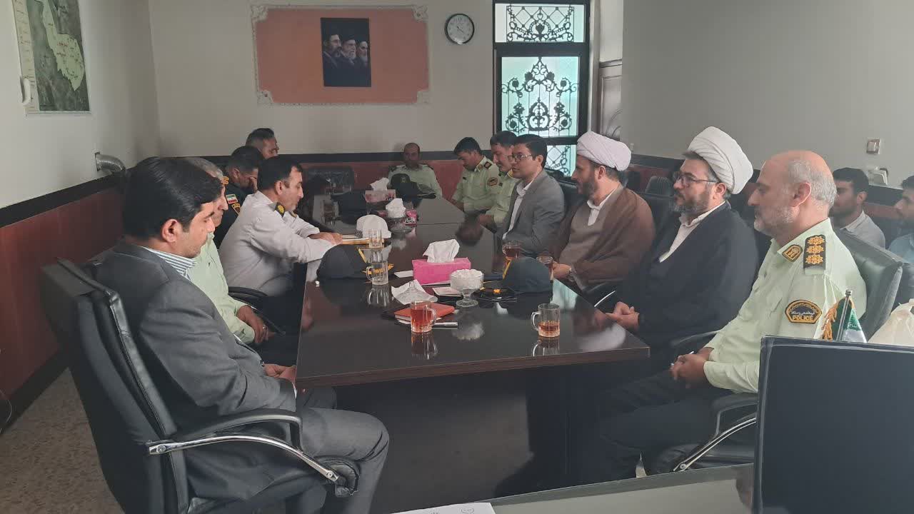 فرمانده انتظامی چهاربرج با فرماندار دیدار کرد