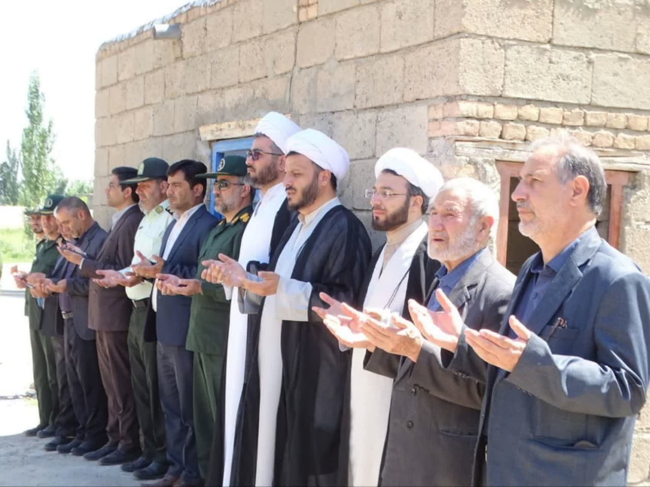 مراسم غبارروبی مزار شهدا به مناسبت سوم خرداد در چهاربرج برگزار شد