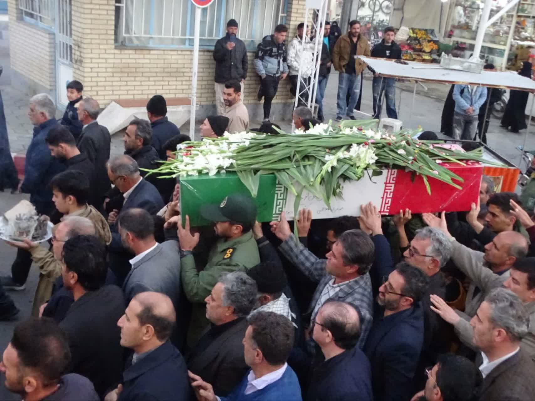 استقبال باشکوه مردم چهاربرج از پیکر شهید گمنام