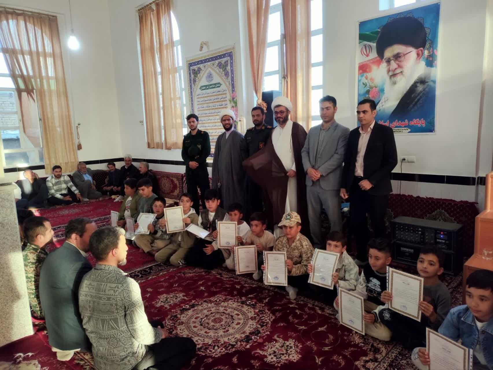 تجمع اهالی ولایتمدار روستای اسلامآباد شهرستان چهاربرج در حمایت از نیروهای مسلح برگزار شد