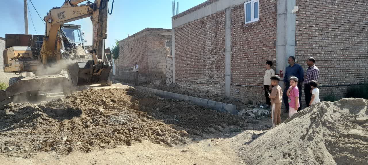 آغاز عملیات زیرسازی و بهسازی معابر روستای شعبانلو