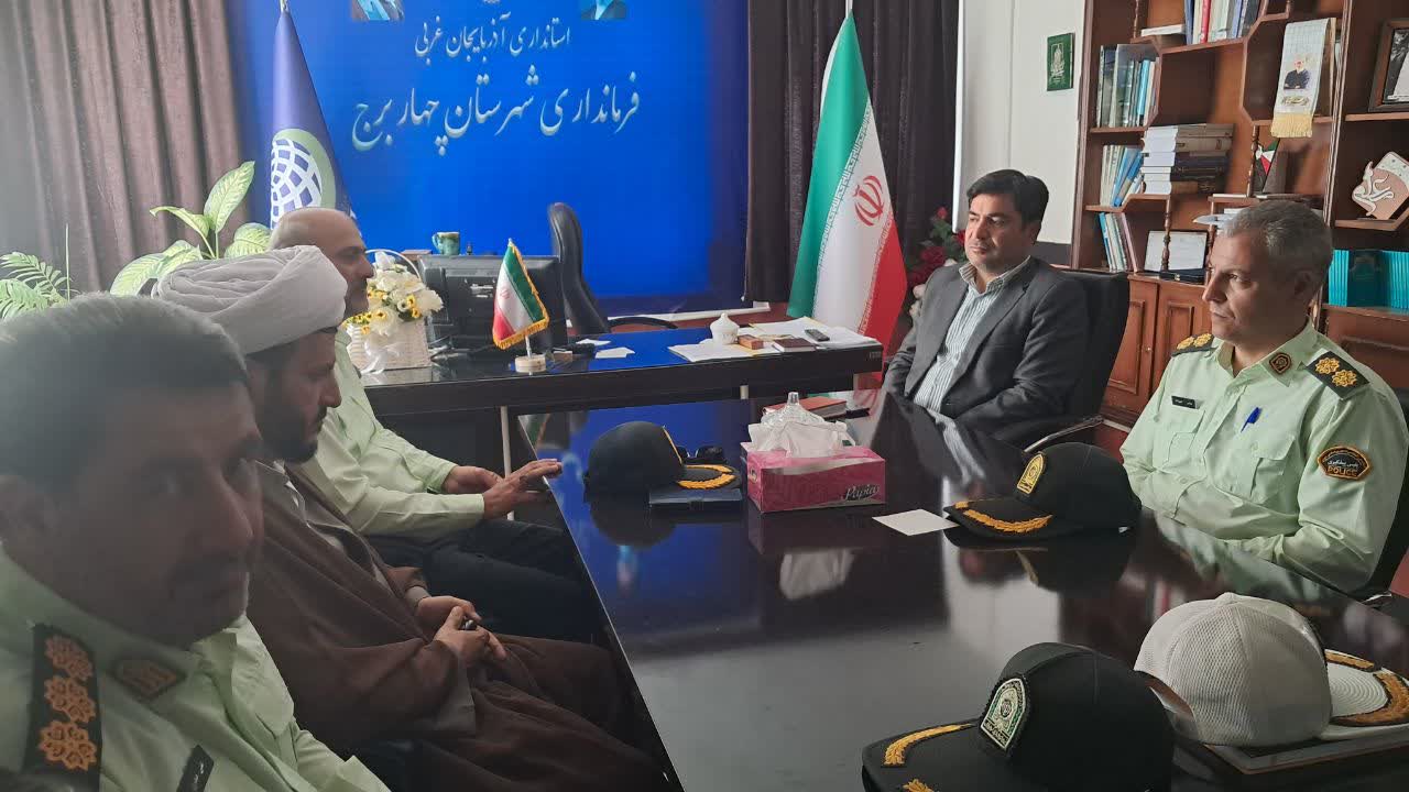 فرمانده انتظامی چهاربرج با فرماندار دیدار کرد