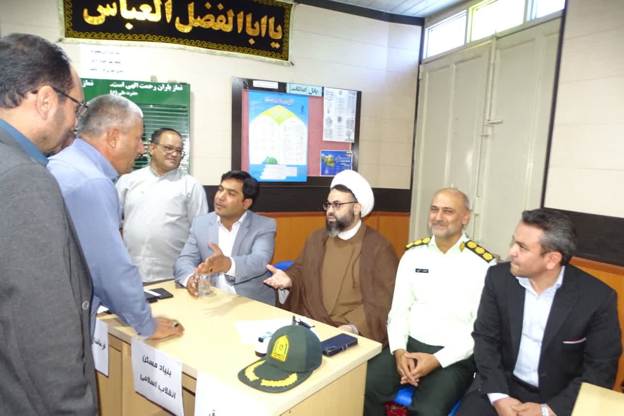 برپایی میز خدمت ادارات در شهرستان چهاربرج به مناسبت هفته دولت