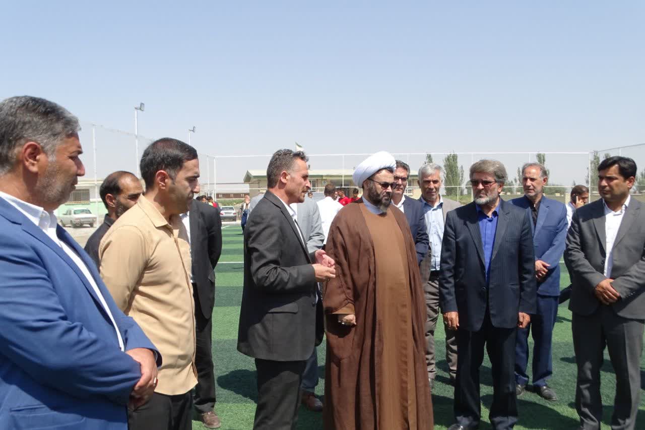 بهرهبرداری از پروژه چمن مصنوعی «شهدای دانشآموز مدرسه میناب» در روستای شعبانلو همزمان با هفته دولت