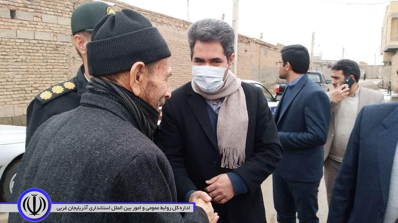 برپایی میز خدمت توسط فرمانداری شهرستان چهاربرج در روستای خزینه جدید
