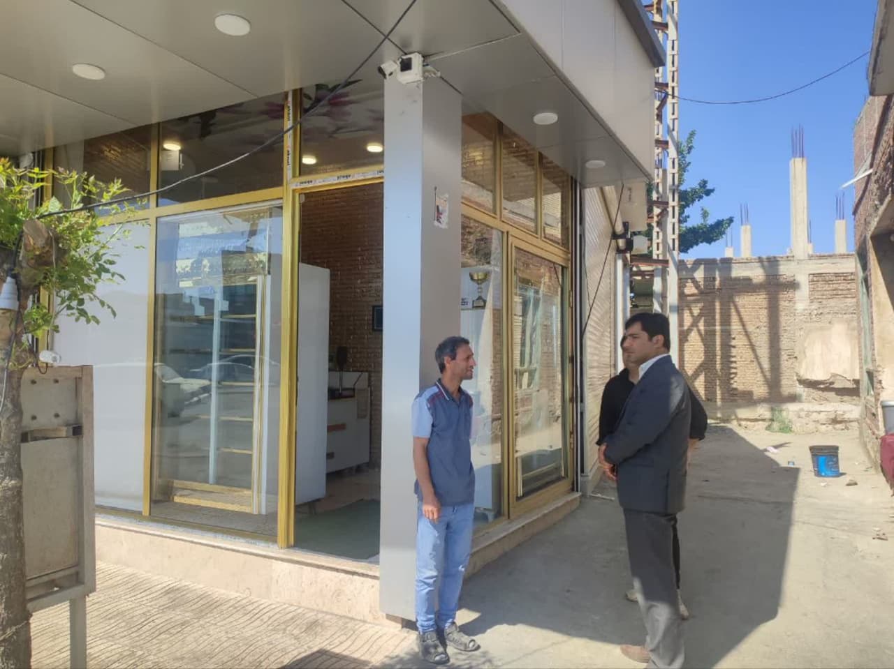 ادامه بازدید فرماندار چهاربرج از نانوایی ها، فروشگاهها و مراکز خرید در پی تشدید نظارت ها