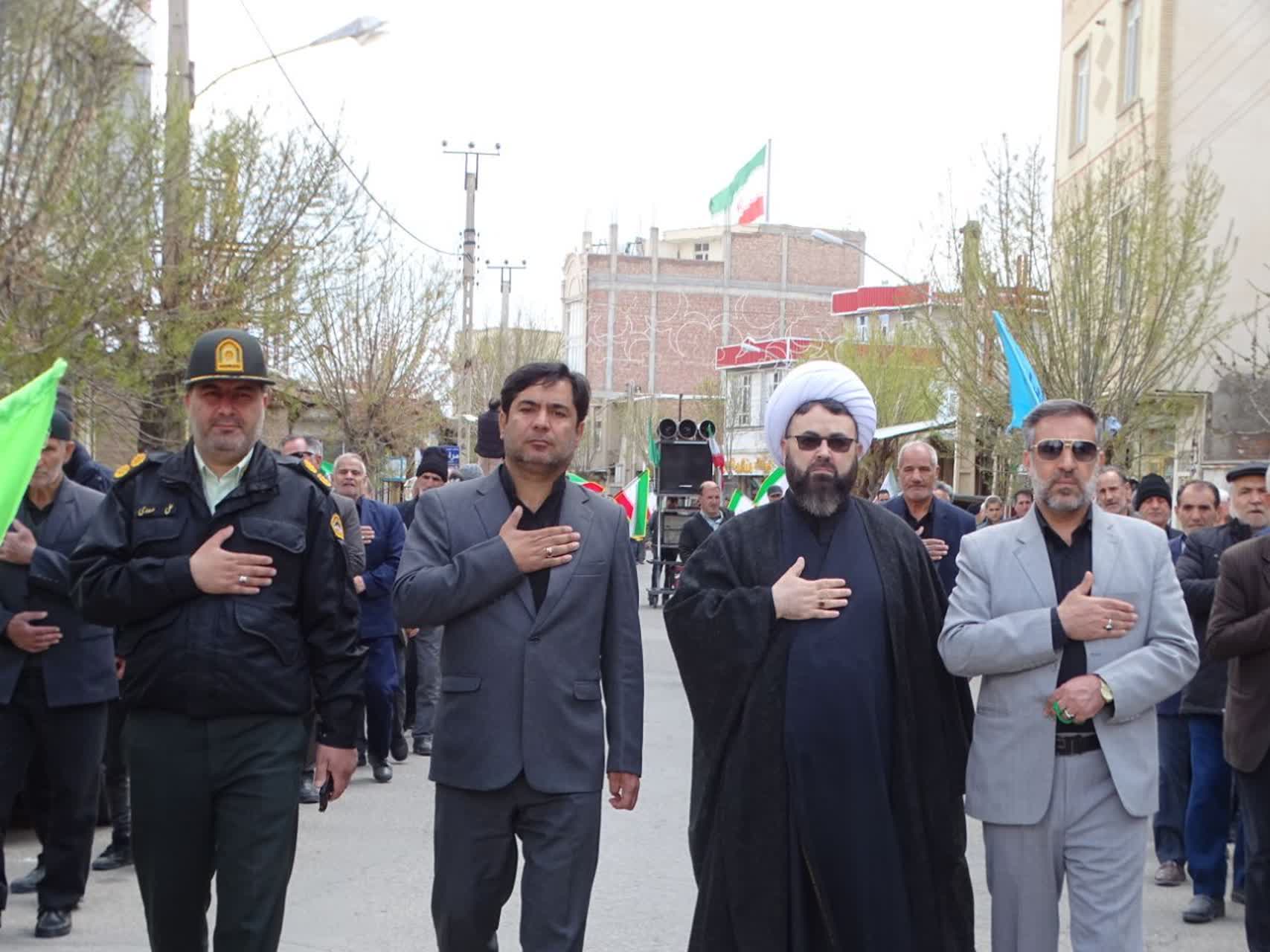 چهاربرج در سوگ «رهبر شهید» و شهدای مدرسه میناب