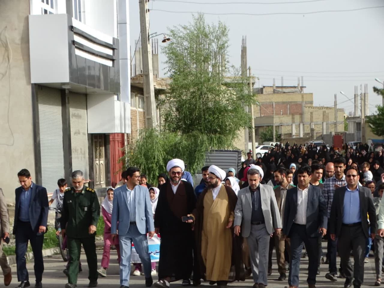 همایش پیادهروی خانوادگی با رویکرد حمایت از خانواده و جوانی جمعیت در شهرستان چهاربرج برگزار شد