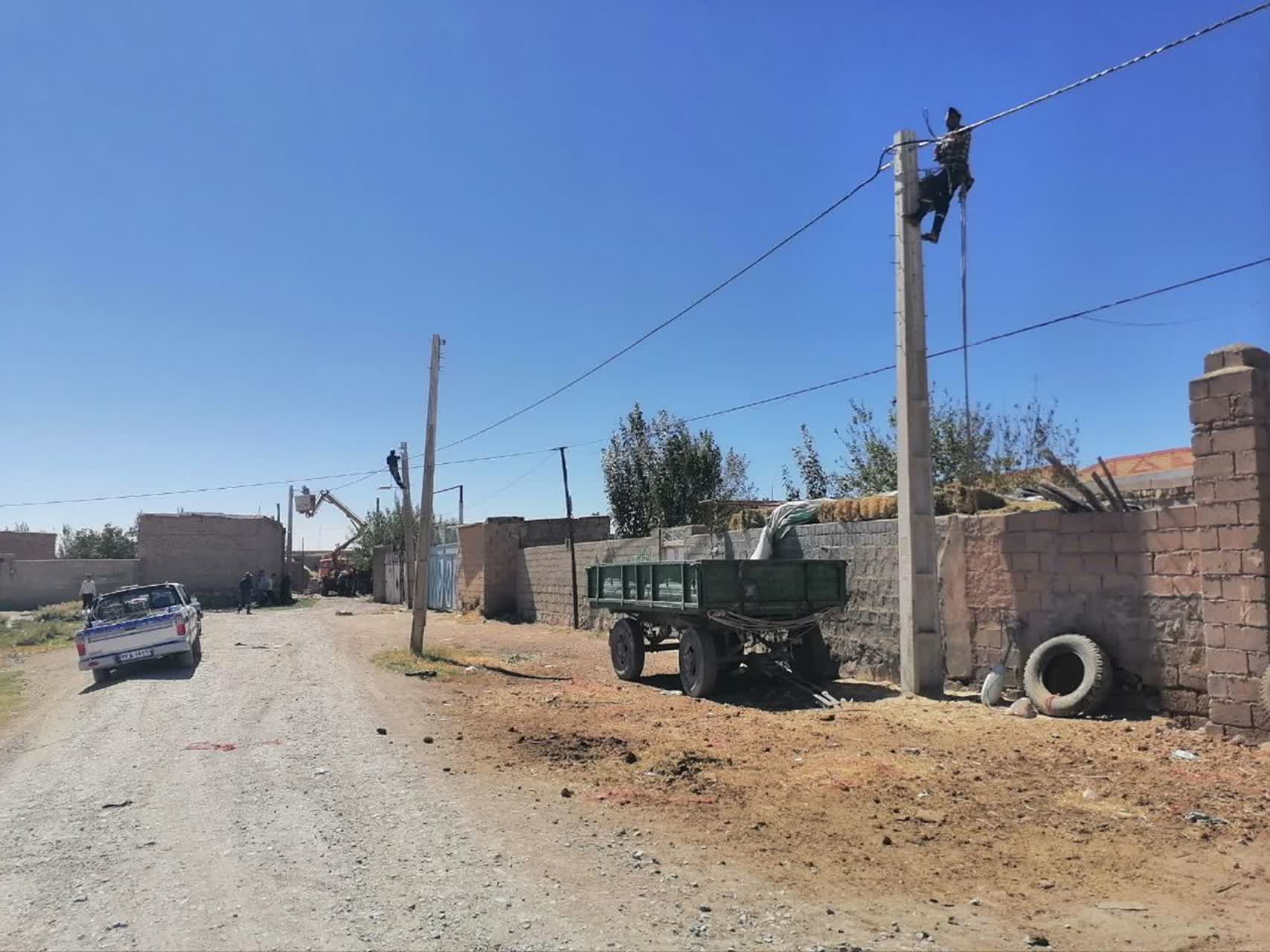 آغاز عملیات اصلاح شبکه برق‌رسانی شهری و روستایی چهاربرج به طول 25 کیلومتر با اعتبار 220میلیارد ریال