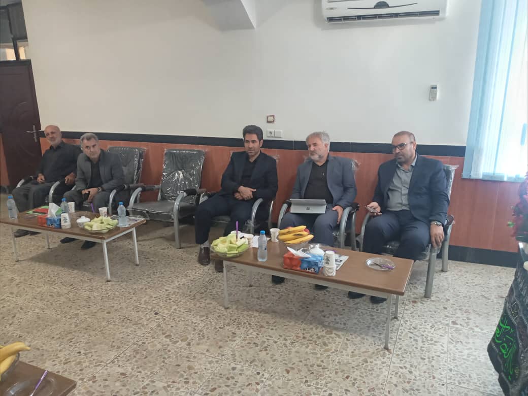 جلسه بررسی لوله گذاری شبکه آبرسانی برای کشاورزان چهاربرج
