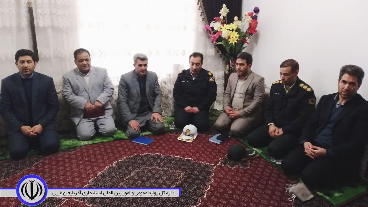 برپایی میز خدمت توسط فرمانداری شهرستان چهاربرج در روستای خزینه جدید