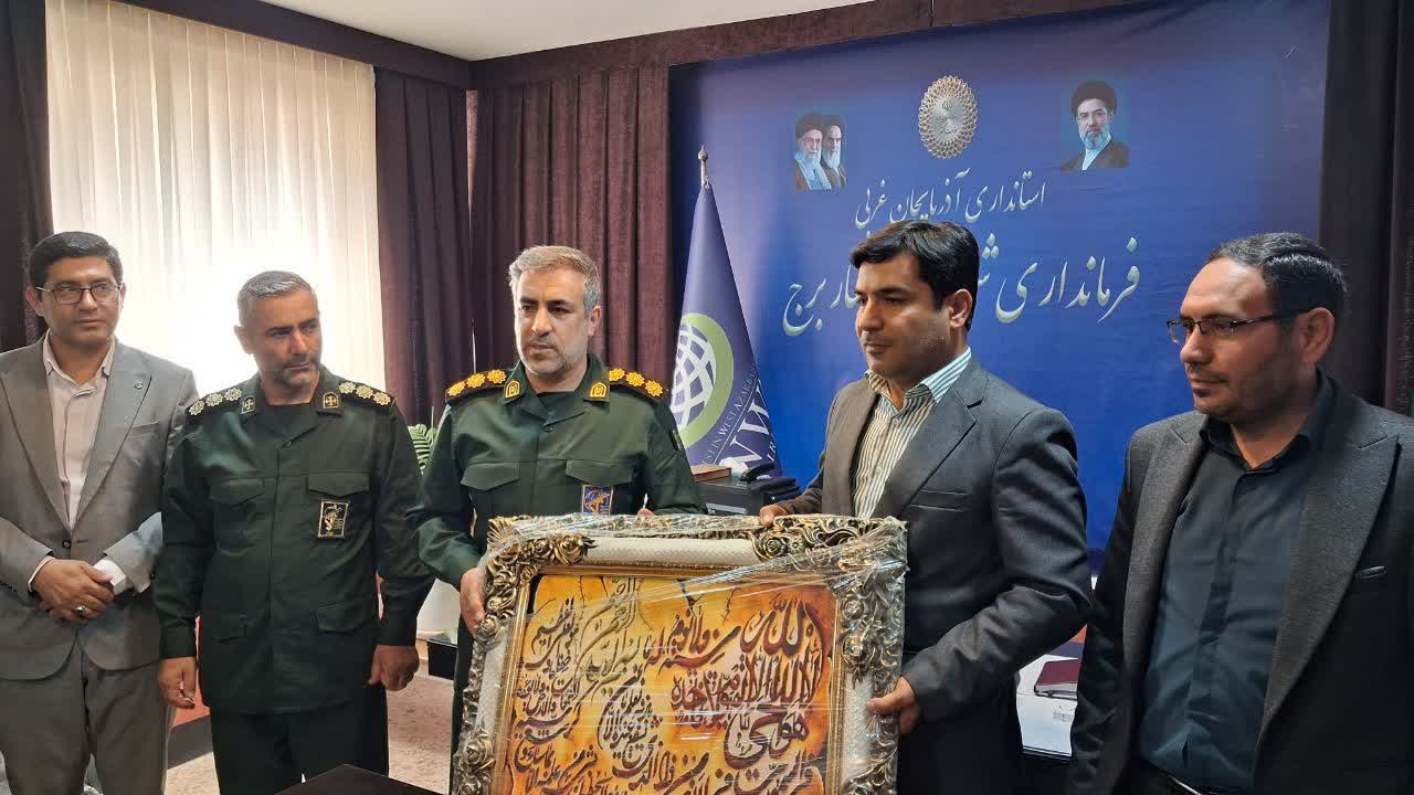 دیدار فرمانده ناحیه مقاومت بسیج شهرستان چهاربرج با فرماندار به مناسبت هفته دولت