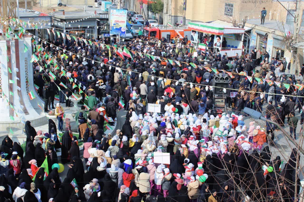 حضور پرشور مردم ولایتمدار و انقلابی چهاربرج سرافراز در راهپیمایی باشکوه 22 بهمن