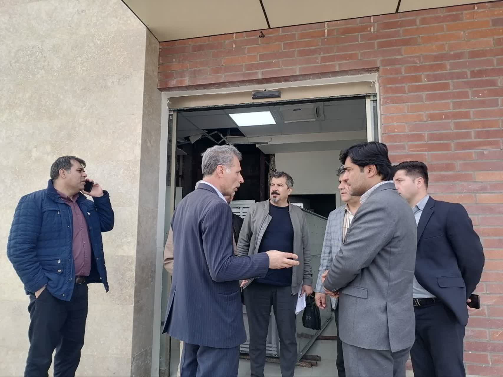 انتقاد فرماندار چهاربرج از نامتناسب بودن فضای مجتمع اداری/ عدم پرداخت مطالبات پیمانکار، عامل اصلی تاخیر در بهرهبرداری پروژه