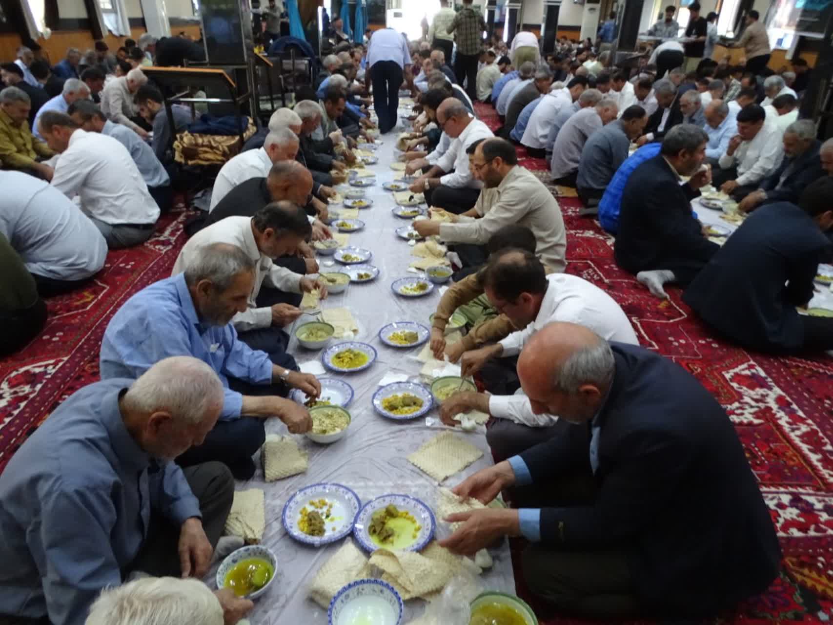 بزرگداشت معمار کبیر انقلاب و برپایی سفره احسان در چهاربرج