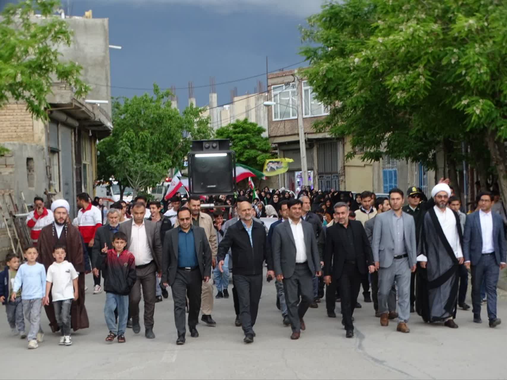 همایش بزرگ پیادهروی خانوادگی به مناسبت هفته ملی جمعیت در چهاربرج برگزار شد