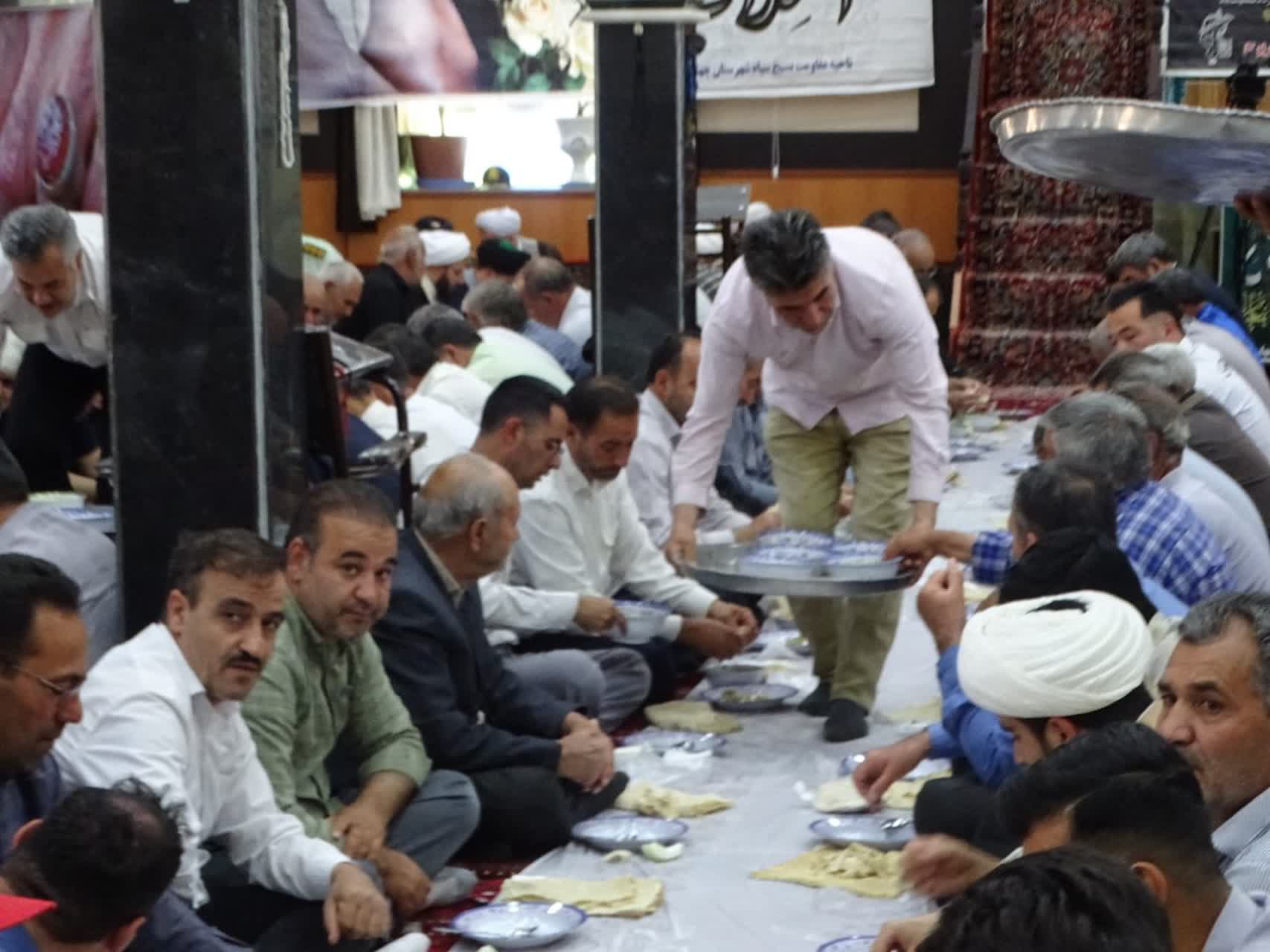بزرگداشت معمار کبیر انقلاب و برپایی سفره احسان در چهاربرج
